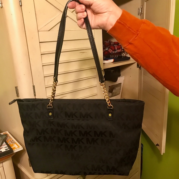 Michael Kors Purse - Picture 1 of 1